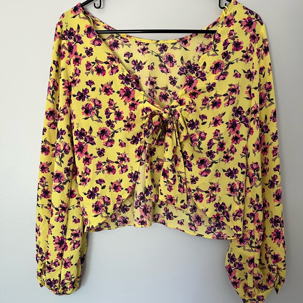 Unknown brand yellow flower top